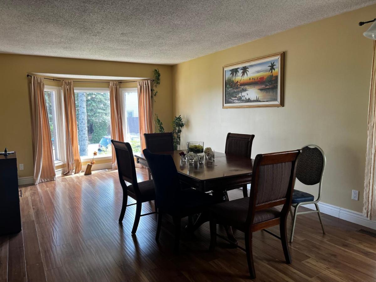 Beautiful Room Close Airport! YYC Eksteriør bilde