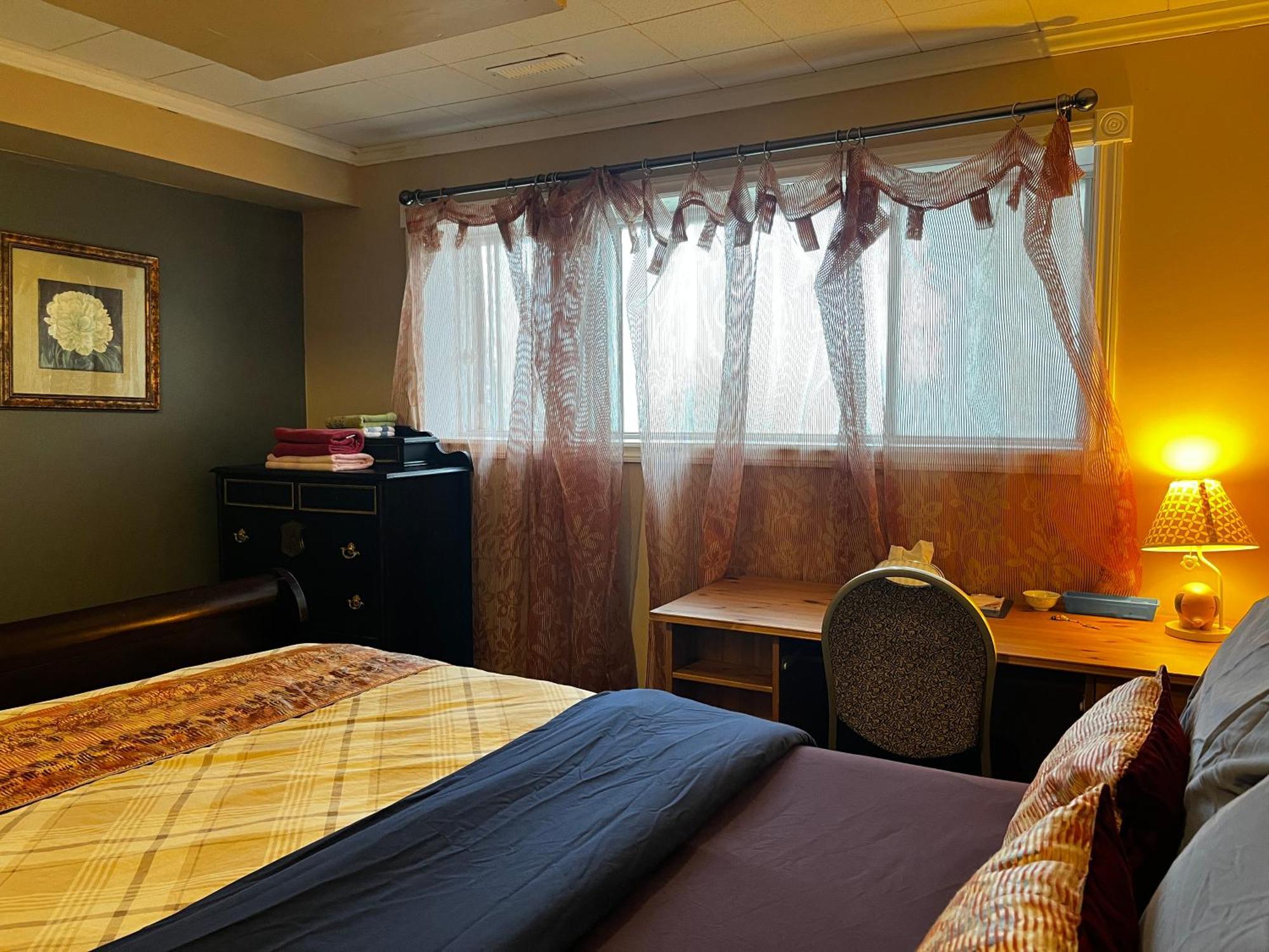 Beautiful Room Close Airport! YYC Eksteriør bilde