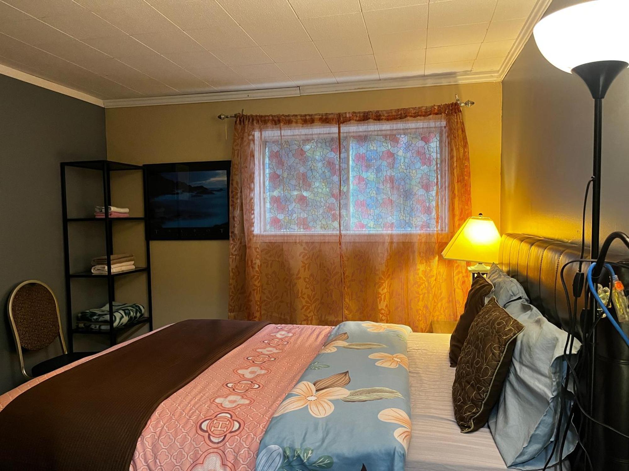 Beautiful Room Close Airport! YYC Eksteriør bilde