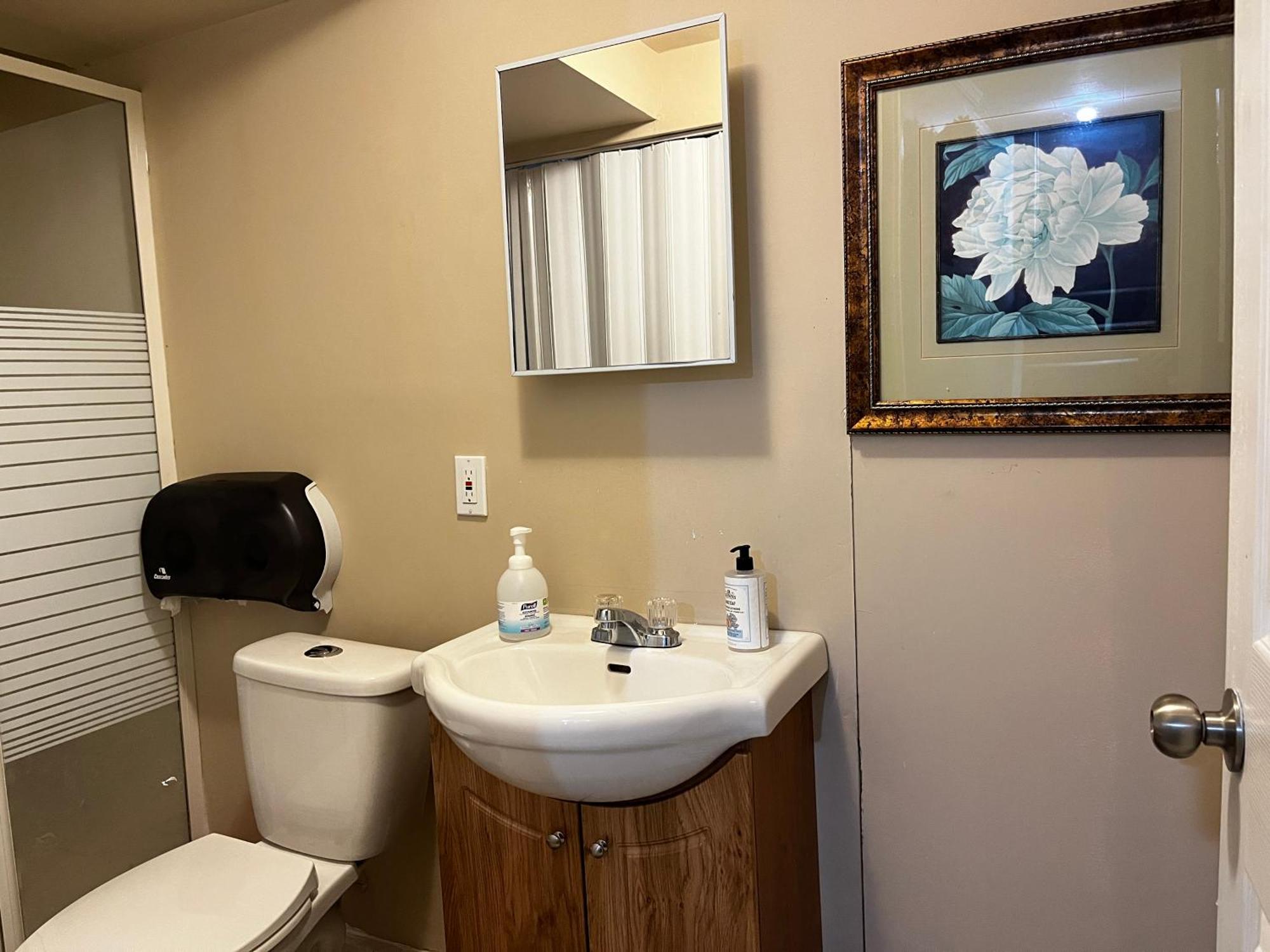 Beautiful Room Close Airport! YYC Eksteriør bilde